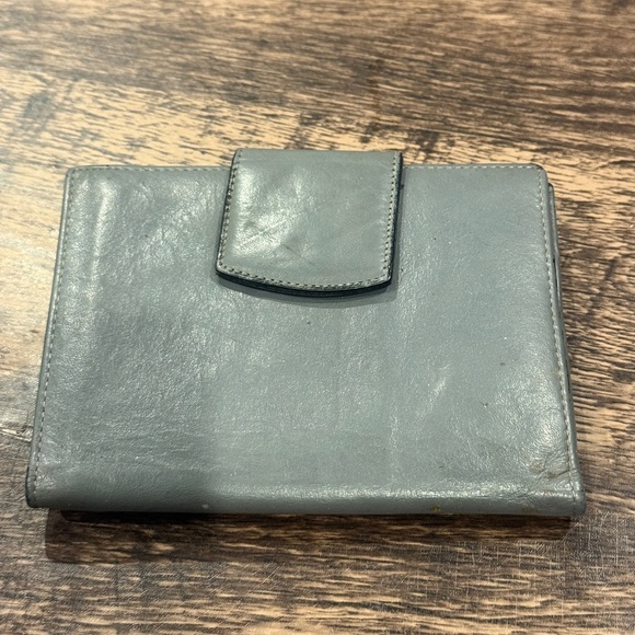 Elegant Gray Leather Wallet - Picture 1 of 7